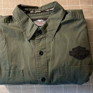 NWT (barcode sticker on college tag) Harley Davidson olive green shirt